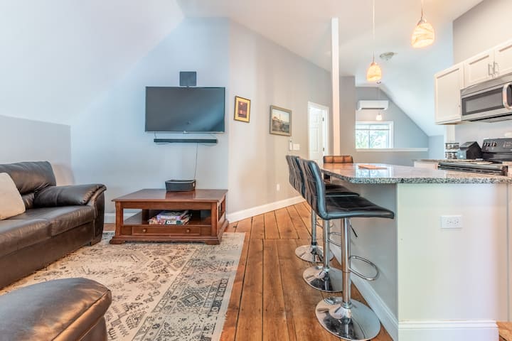 Rustic-modern Barn | 2br Near Oob | Parking & W/d - Old Orchard Beach