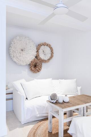 Warriewood Beachside 6 Bed House gallery image 5