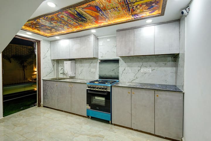 Full kitchen image 1