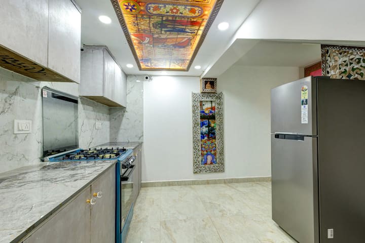 Full kitchen image 2