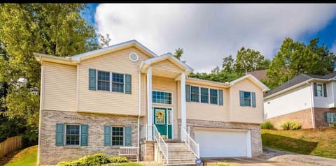 Simple Spacious Centrally Located WVUSemesterStays