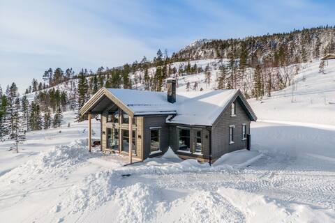 Polaren cottage with stunning views