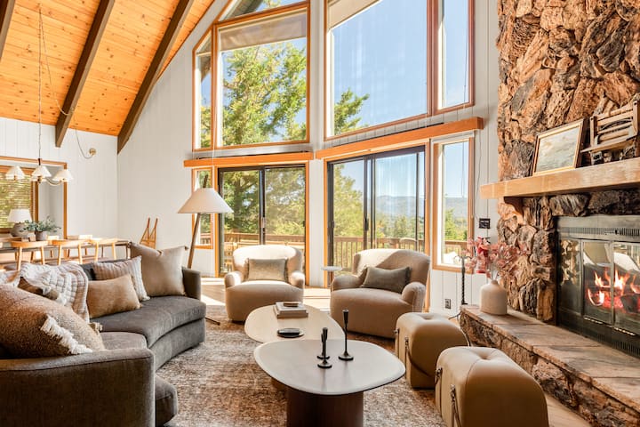 A-frame-gameroom-arcade-foosball-views-lakeaccess - Lake Arrowhead, CA