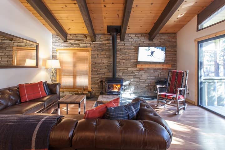 Spacious & Modern 4 Bedroom Ski Chalet - Mammoth Lakes, CA