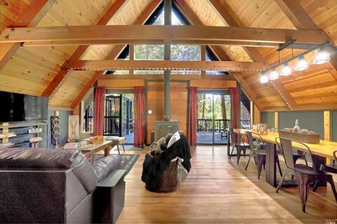 Mountain Retreat - BLS + Hot Tub