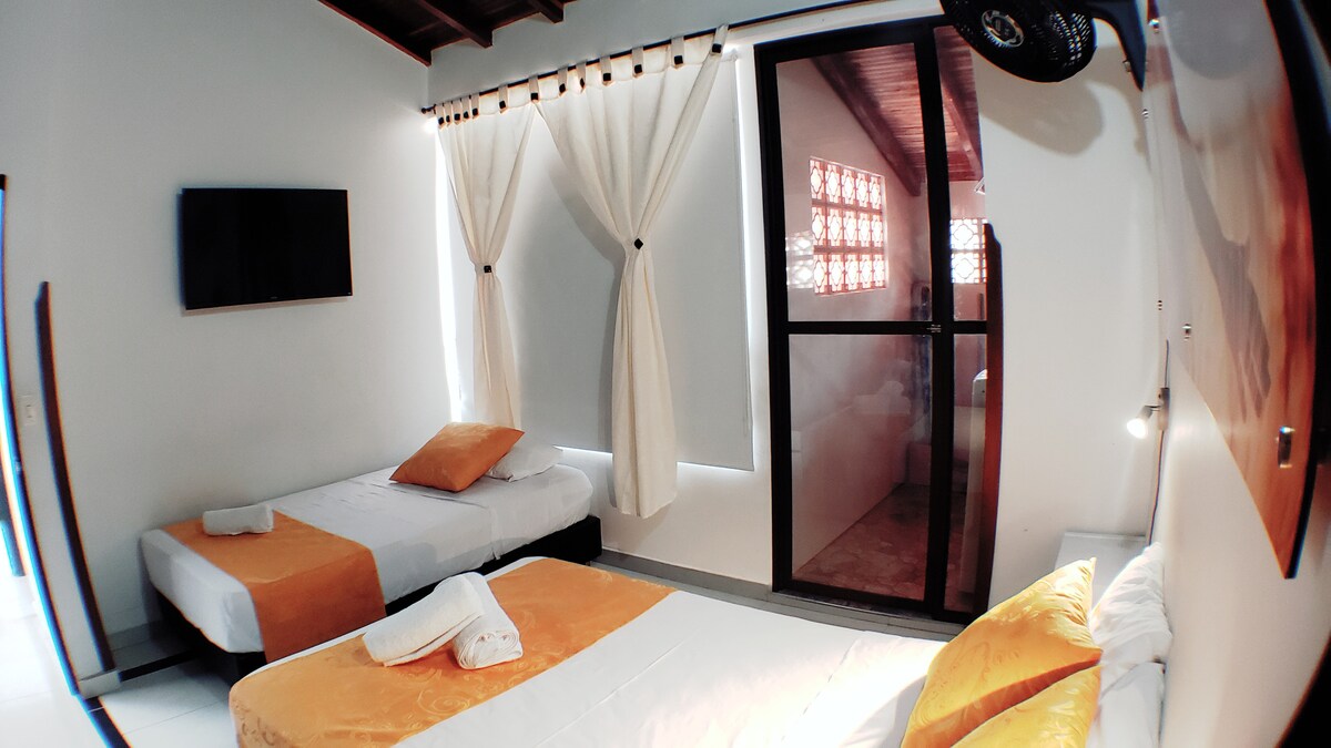 Habitación 2, black out, tv.