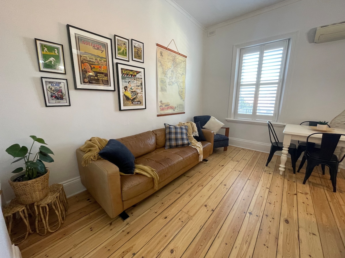 Top Airbnb: Glenelg character. 200m to beach in Glenelg