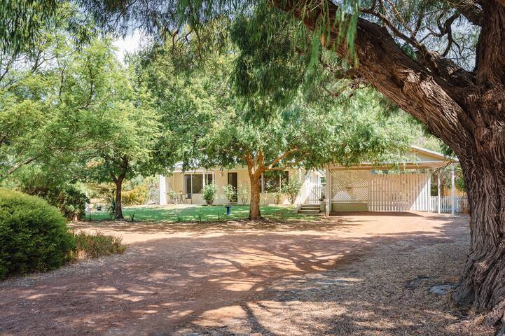 Dunsborough Lakes Cottage gallery image 2