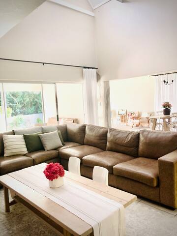 Family home in Durbanville gallery image 3