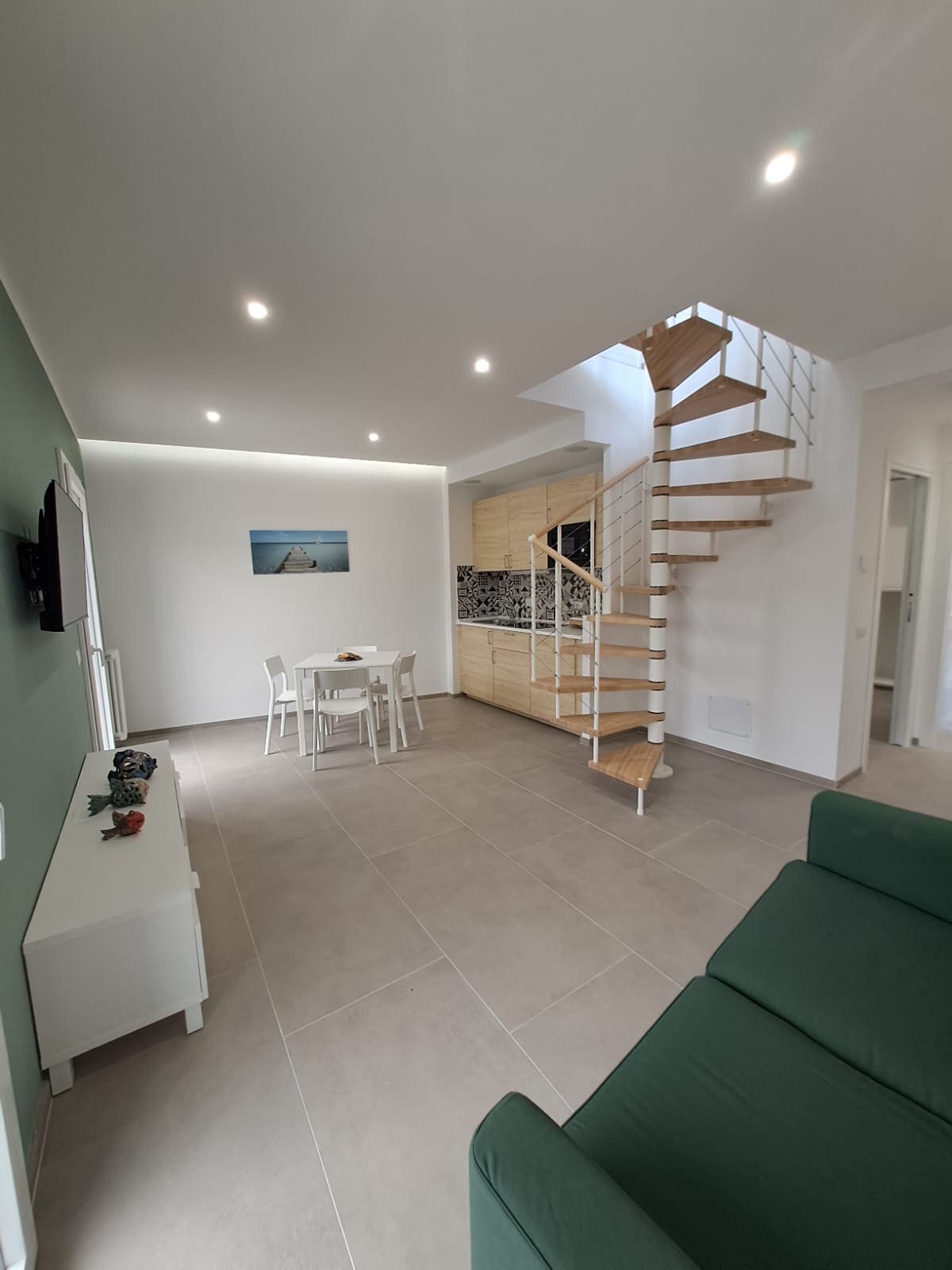 Top performing Airbnb: sirene452 apartment with sea view near Rome in Pomezia