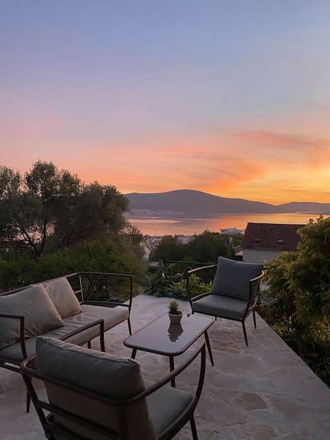 New - Stunning villa above Porto Montenegro