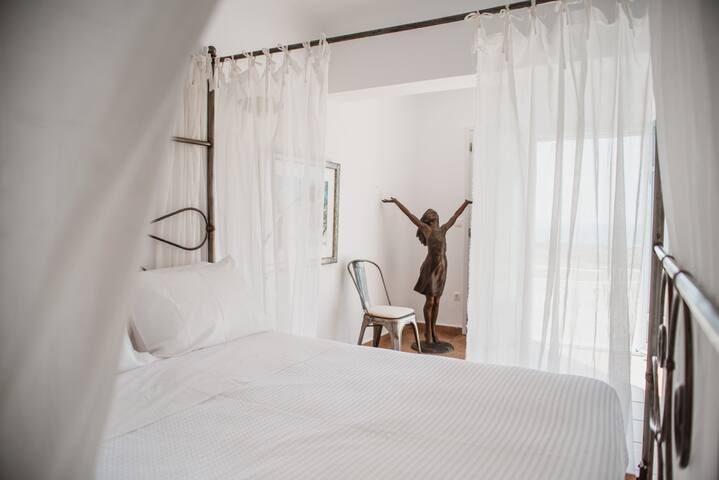 Villa Clare De Lune – infinity pool and sea views gallery image 2