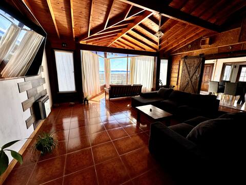 Beautiful and spacious Lake Argentino view house