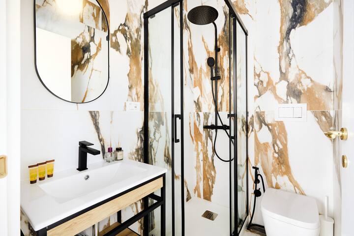 Cozy Apartment by the Colosseum gallery image 5