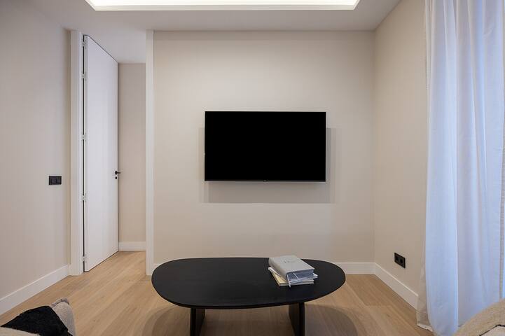 Gran Via XIII 4BR 4BH gallery image 2