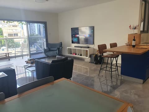 Shelter in Lobby - Renovated 3BR apt with Terrace