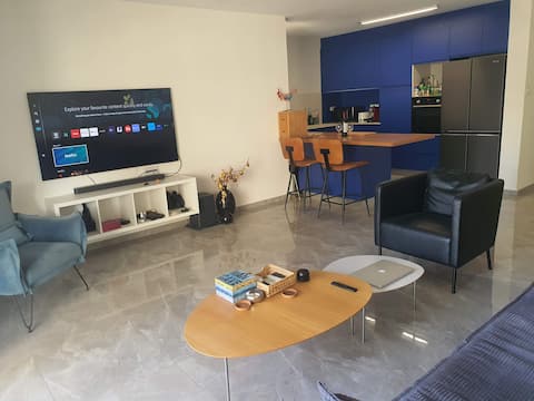 Shelter in Lobby - Renovated central 4 bdroom apt