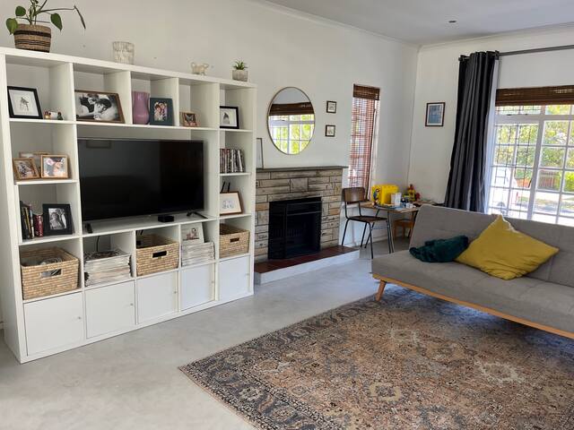 Open plan family home in Kenridge, Cape Town gallery image 5