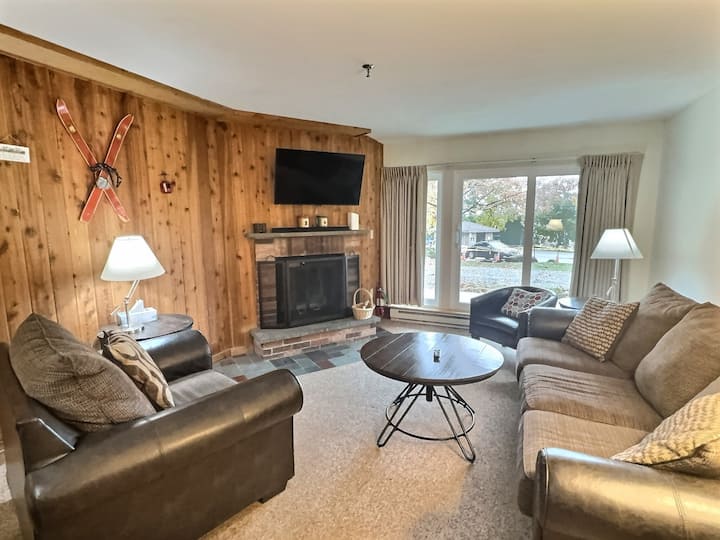 Bearfoot Shuttle or Walk to Ski, Pool, Hot Tub Apartments for Rent