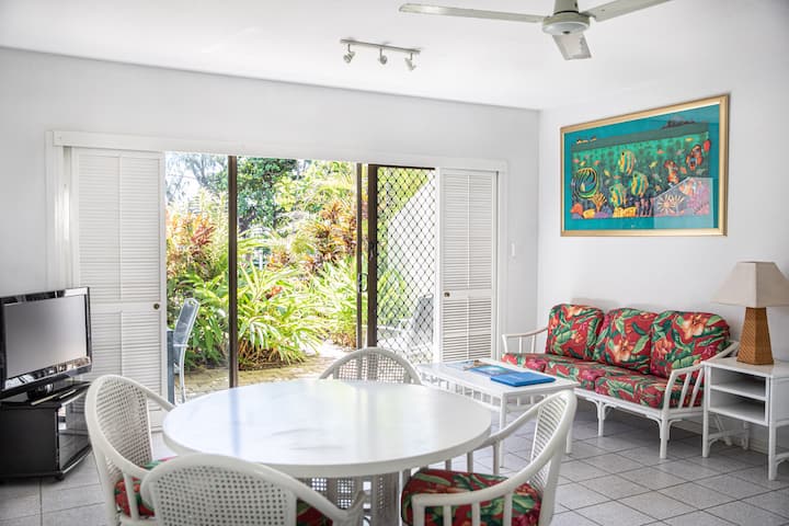 4 Mile Views Beachfront Apartment - Port Douglas