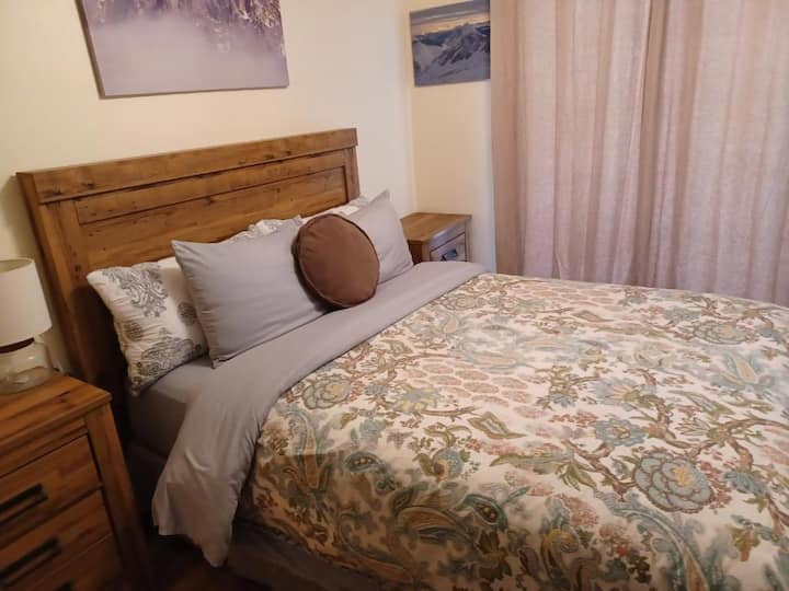 Queen room