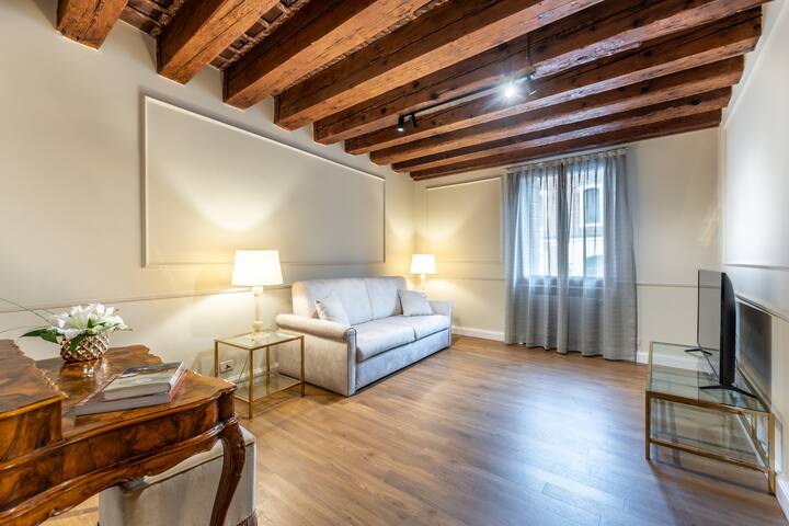 Deluxe Apartment with View gallery image 2