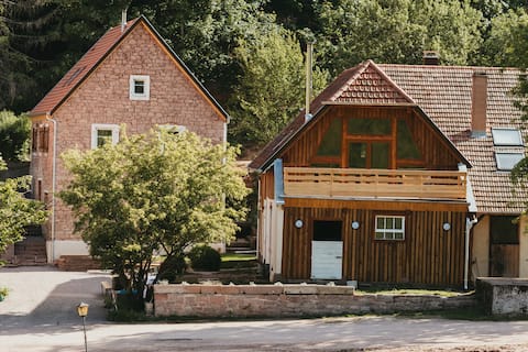 The Little Chalet - Cottage for 6 people near the waterfalls