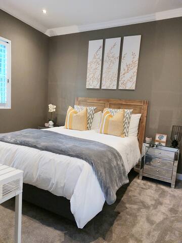 Casa Barbarossa – Luxury Cottage Constantia gallery image 5