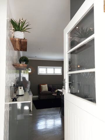 Casa Barbarossa – Luxury Cottage Constantia gallery image 2