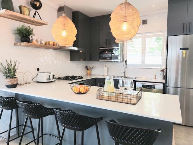 Casa Barbarossa – Luxury Cottage Constantia