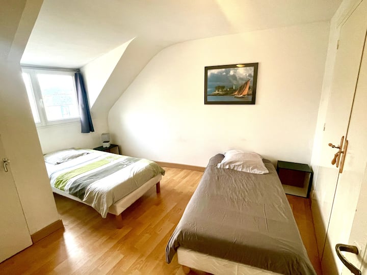 Dormitorio 5 : 2 .ª planta 
2 camas individuales
