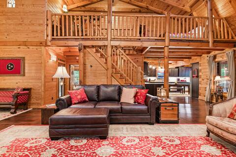 Luxury Log Home Retreat near Nashville Tennessee