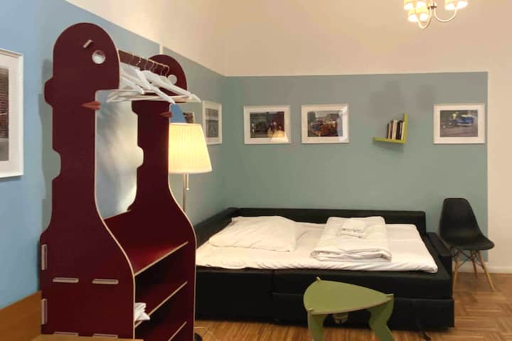 Blaues Schlafzimmer [2] // zusätzliches ausklappbares Schlafsofa (ausgeklappt) 140 x 200 cm