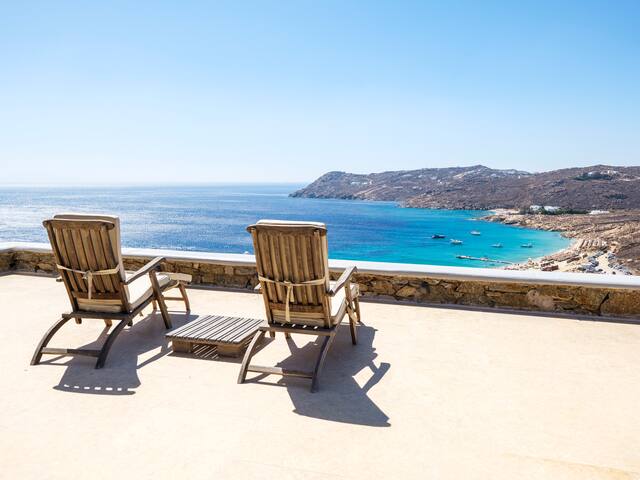 Villa Cobalt Blue -Beachfront-Pool-Jaccuzi-8 Bedr. gallery image 2