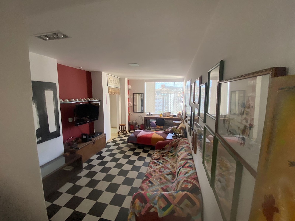 Top Airbnb: Most airy apartment in BH with a view em Sion