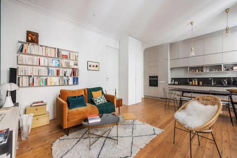 Top Airbnb: Charming apartment with parking, hypercenter in Bordeaux Centre