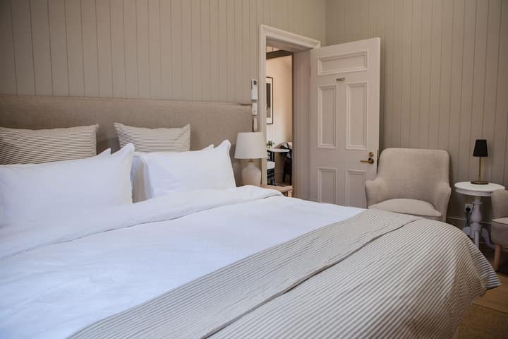 يمكن تكوين الغرفة الشرقية كملك أو توأم