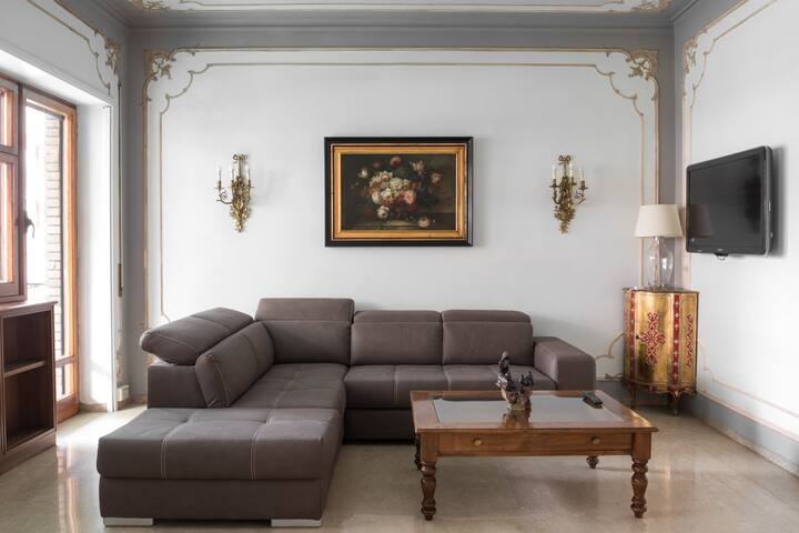 La tua Reggia di lusso nel cuore del Vaticano! gallery image 5