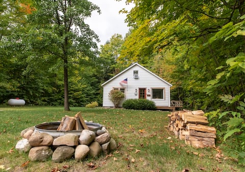 Burt Lake Hideaway - BEST CABIN in Northern Mi -