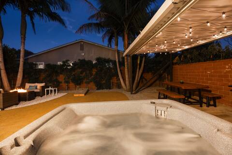Gated & Private Oasis Sleeps 15 Hot Tub + FirePit