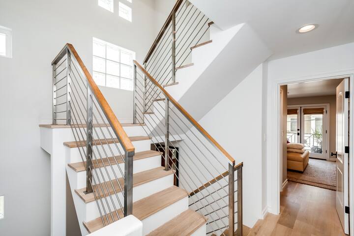 Prime Manhattan Beach just steps to beach! gallery image 5