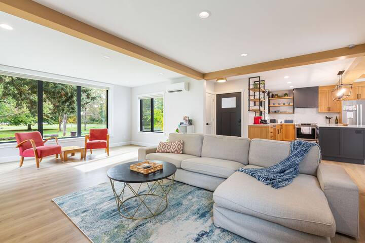 Spacious & Bright ~ Water View gallery image 2