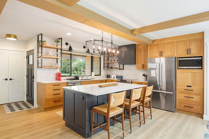 Spacious & Bright ~ Water View