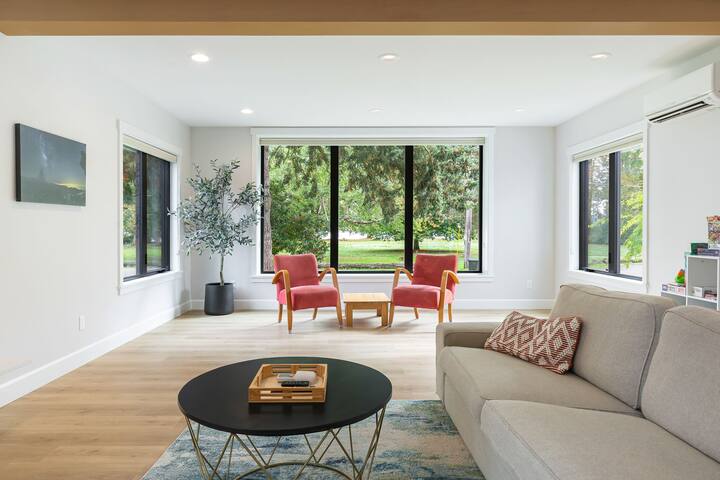 Spacious & Bright ~ Water View gallery image 4