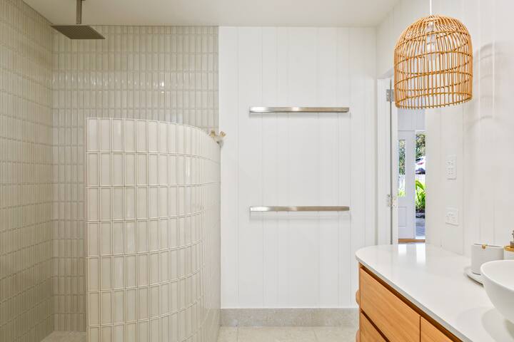 Scapegrace at Black Head gallery image 4