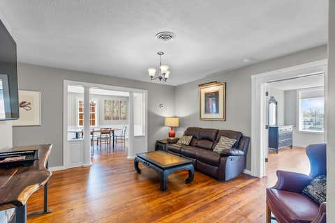 Downtown 4BR with 2 King Beds! Off-street parking
