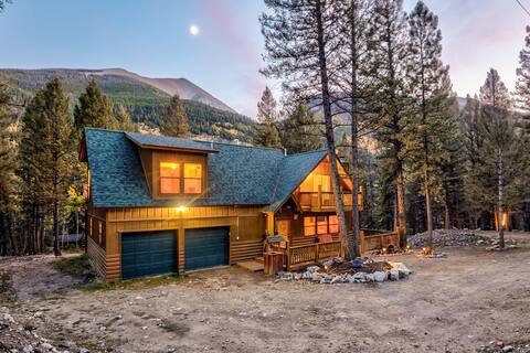 Cozy Cabin at Three Peaks (Near the Hot Springs)