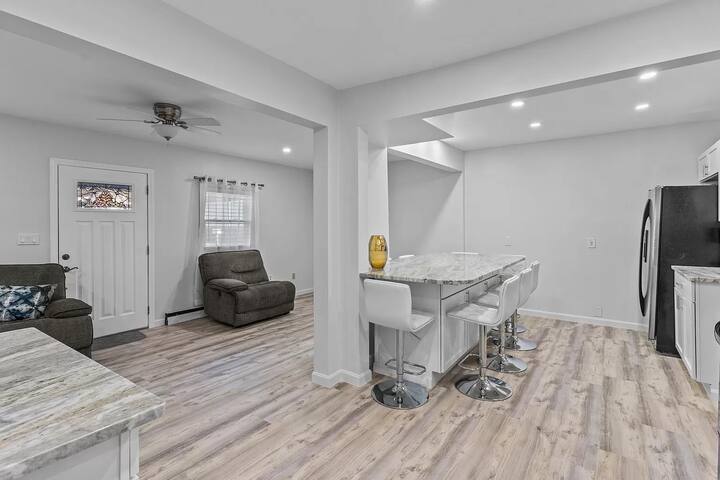 5 bed Beach house Pool & HotTub gallery image 4