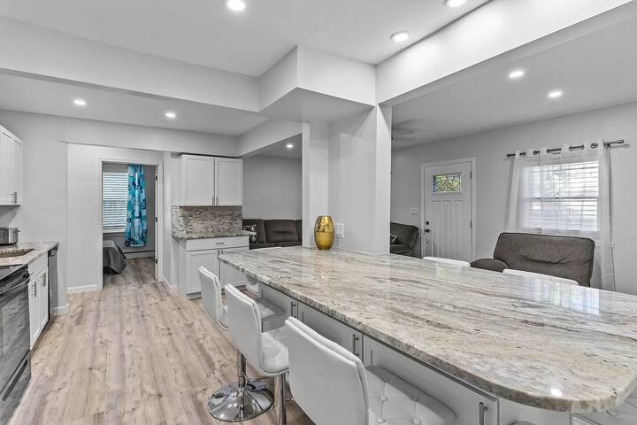 Beach House, Pool & Hot Tub gallery image 3