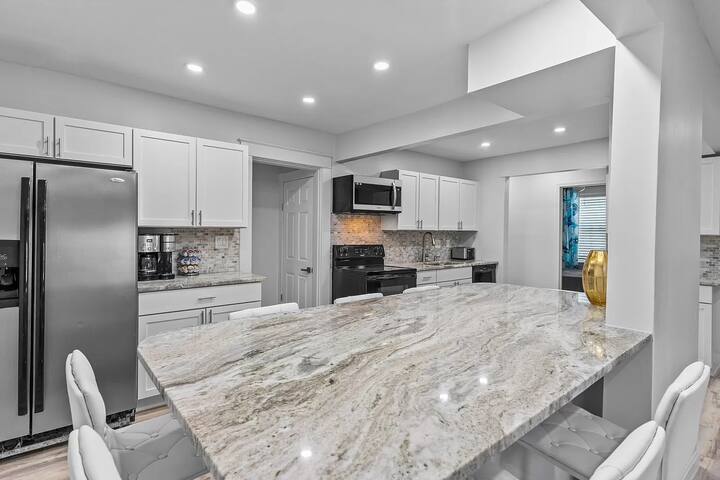 Beach Getaway with Pool and Hot Tub gallery image 5